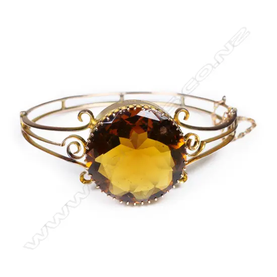 George Munro (Invercargill) 9ct gold snap bangle in box,